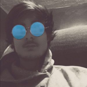 Meet your Posher, Dakota